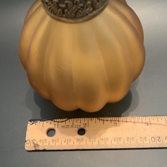 VINTAGE AROMATIC OIL DIFFUSER AMBER/ORNATE METAL CAP OLD WORLD STYLE GLASS - Picture 9 of 9